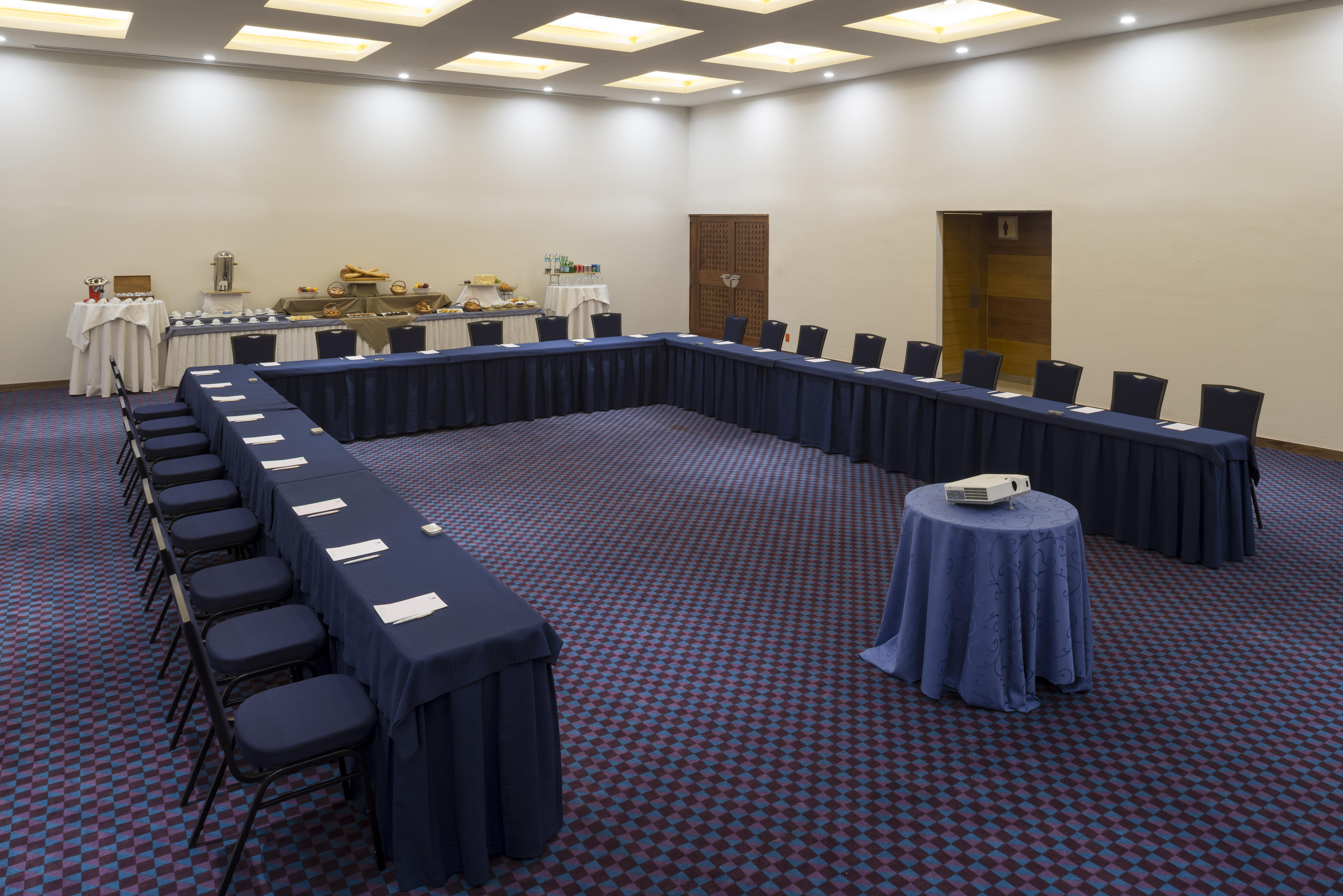 Hotel Camino Real Pedregal Mexico Exteriér fotografie A meeting room at the Sheraton Vistana Resort