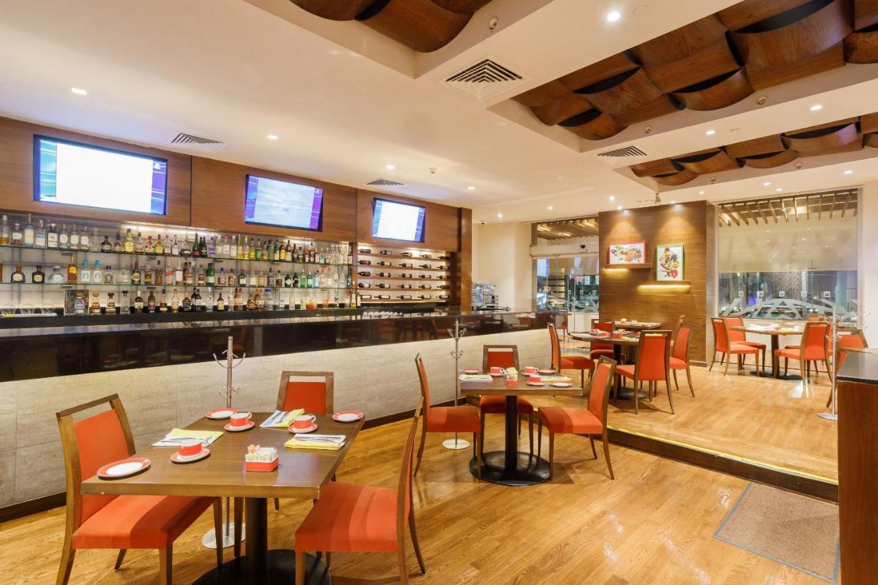 Hotel Camino Real Pedregal Mexico Exteriér fotografie The interior of the restaurant