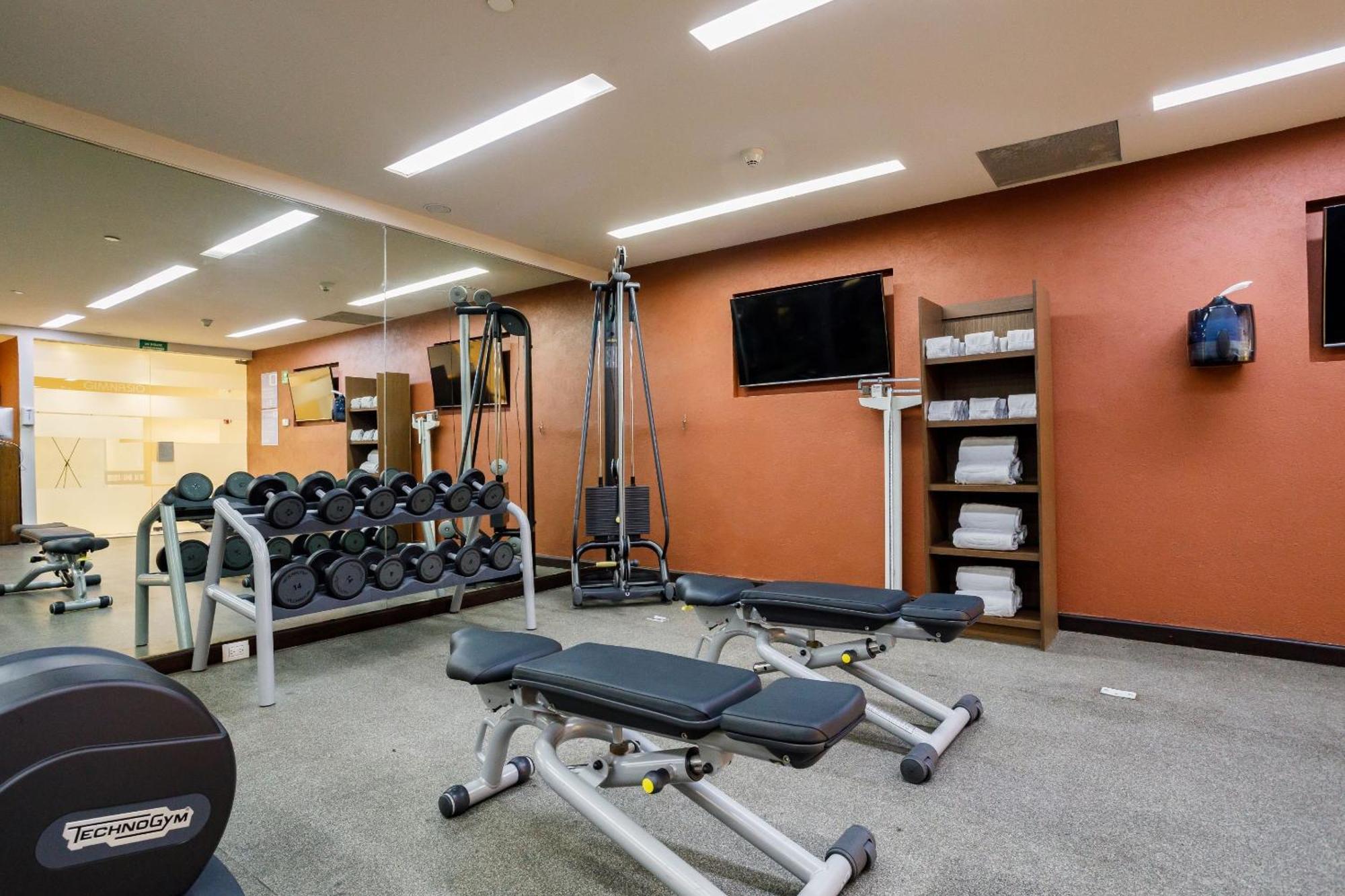 Hotel Camino Real Pedregal Mexico Exteriér fotografie The gym at the hotel